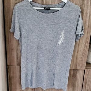Heather grey short sleeve feather tee with cut out sleeves, size S